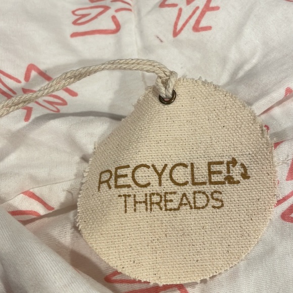 ❤️ NEW Recycle Threads Love Crop Tee ❤️ - Picture 9 of 9